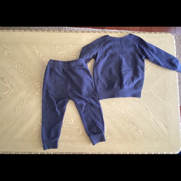 Old navy dinosaur sweatsuit - Picture 7 of 7